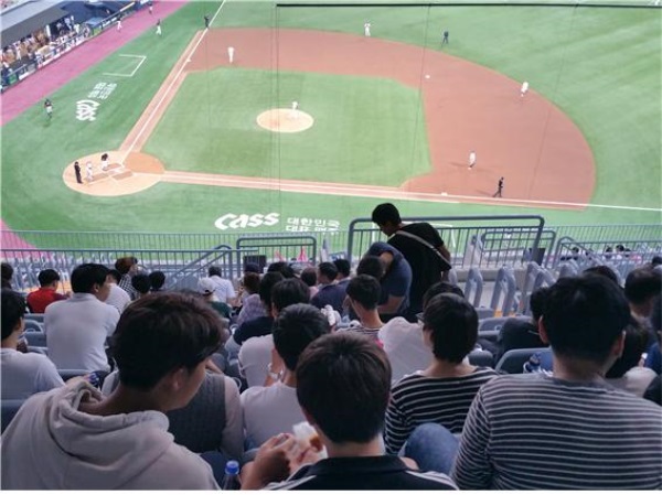법무부, 소년원 출원생 75명과 스카이돔서 프로야구 관람