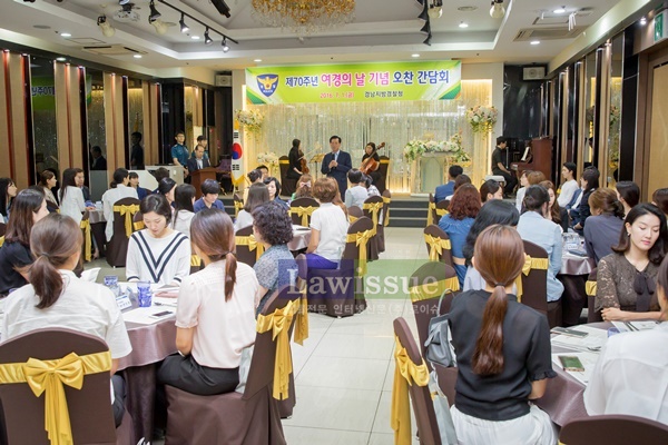 조현배 경남경찰청장이 여경의 날 기념 오찬 간담회에서 인사말을 하고 있다.