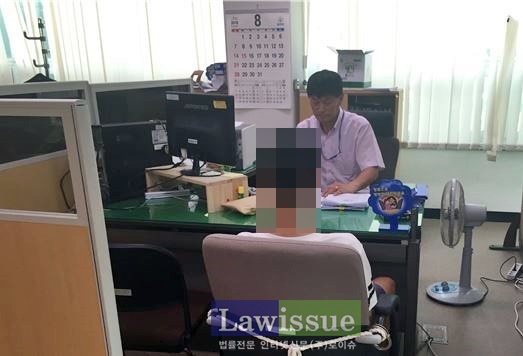 보호관찰 기간 중 무단가출한 청소년을 구인해 조사하고 있다.