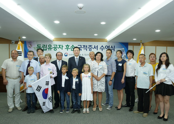 법무부, 독립유공자 후손 38명 광복절 맞아 국적 취득