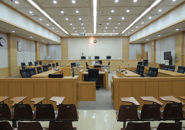 오영경 “법원 부당판결은 소송비용 증가로 사법불신” 논문