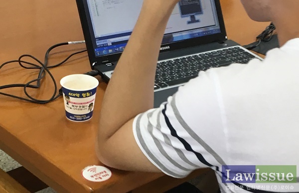 대구북부도서관에 놓여진 4대사회악 근절 종이컵.