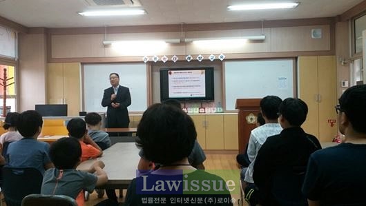 개진초등학교에서 아동학대 예방 법교육을 하고 있다.