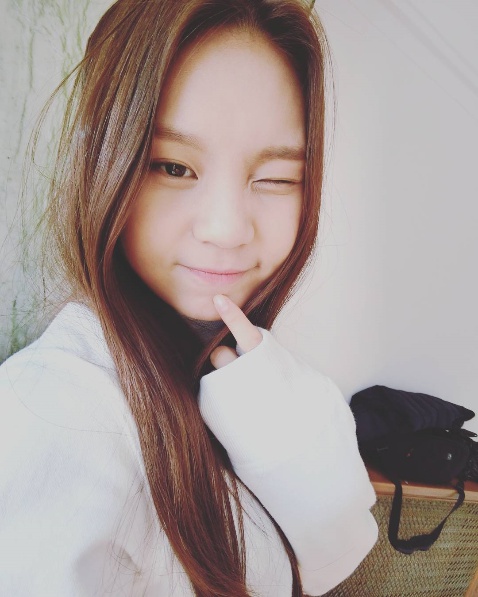 엄지, 삼촌팬 홀린 윙크 셀카