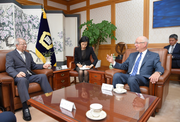 좌측이 양승태 대법원장(사진=대법원)