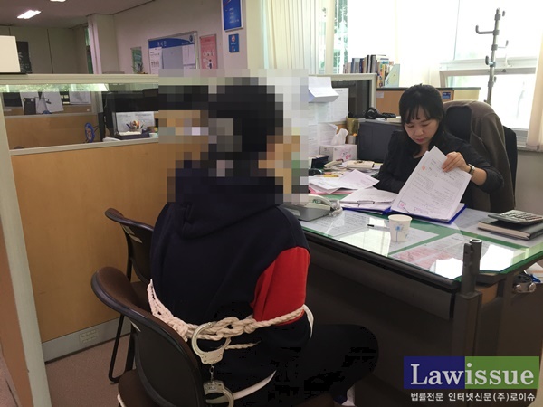 무단가출한 10대 청소년 K양을 구인해 조사하고 있다.(사진제공=울산보호관찰소)