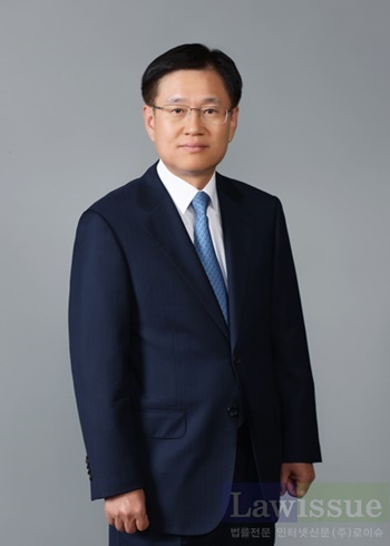 김덕중 전 국세청장.(사진제공=법무법인 화우)