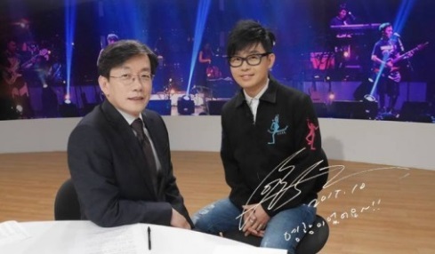 이승환, 손석희와 훈훈한 투샷 "공통점 많아 행복"