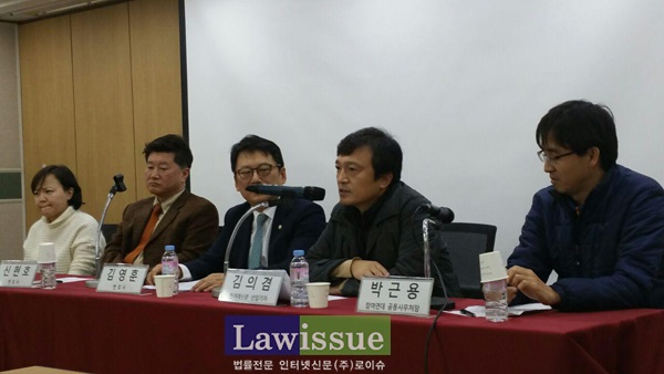 ‘전국 변호사 비상시국모임’ 광화문광장 “박근혜 퇴진” 외쳐