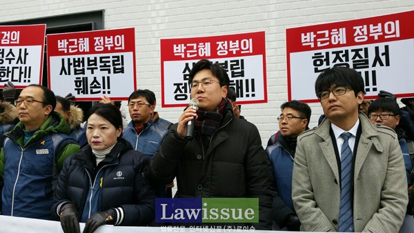 연대발언하는 김성진 변호사