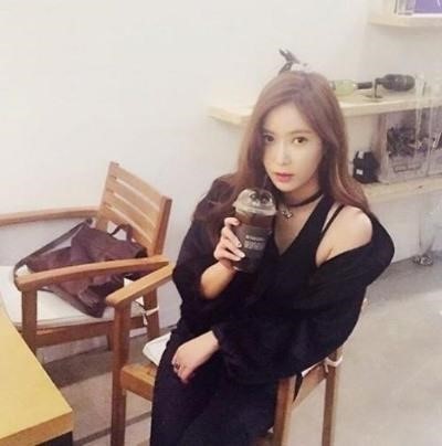 임수향, 어깨 살짝 드러낸 채 매력 발산 '아메리카노의 유혹?'