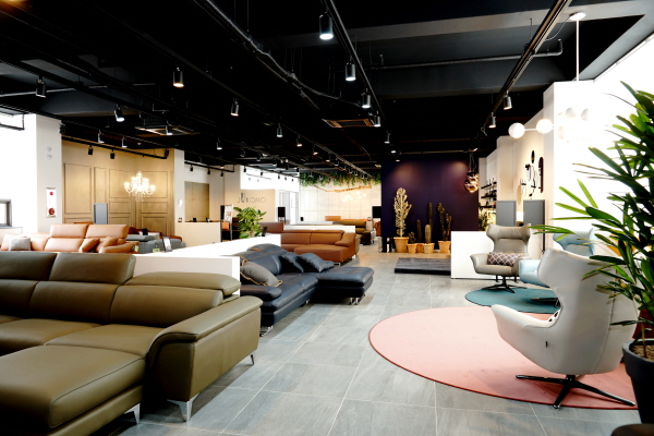 소파전문브랜드 ‘자코모(JAKOMO)’ 양산직영쇼룸 오픈