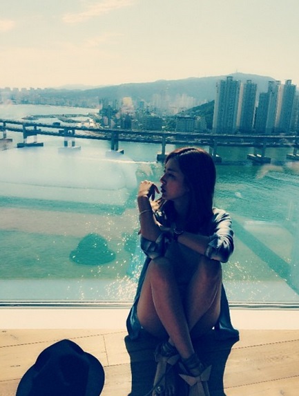 한채아, '커다란 통유리 창 앞에...그윽하고 매혹적인 美'