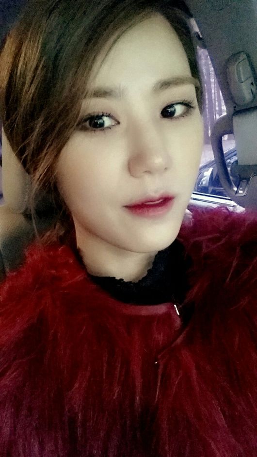 김연지, 레드색 옷 입고 감출 수 없는 미모 뽐내 '이럴 수가'