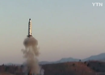 北미사일 북극성 2형 발사 당시 각도 내렸다면...중장거리 수준