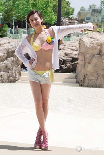 초인가족 박희본, 한 뼘 비키니 입은 채 개미허리 뽐내 '이 정도 일 줄'