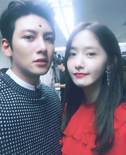 지창욱 日콘서트 전석 매진, 윤아와 연인 케미 폭발한 인증샷 '눈길'