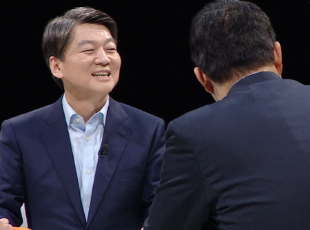 썰전 안철수, '융단 질문에...어떤 이야기 보따리 꺼내 놓을까?'