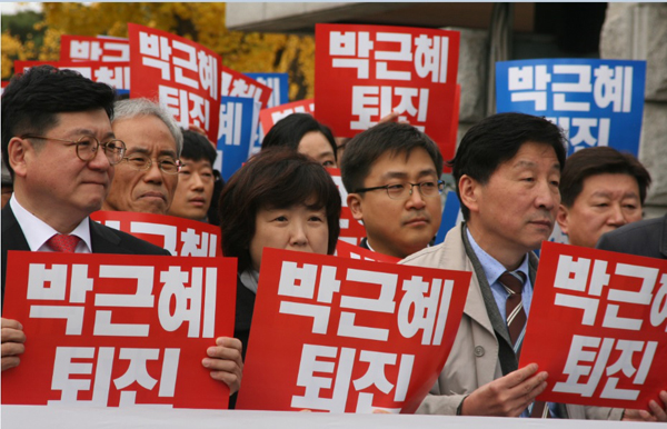민경한 변호사(맨 우측)