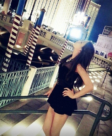 태연, fine에 걸맞는 은은한 불빛 아래...야경심취 S라인