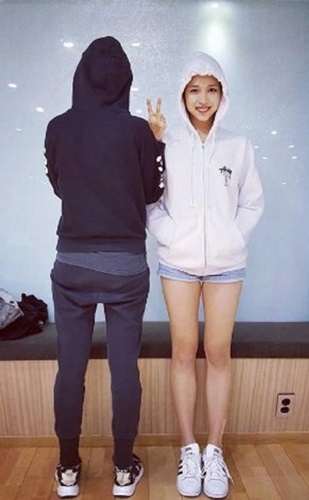 미나 뱀뱀, 쭉 뻗은 11자 각선미 '이런 몸매가 가능하다니'