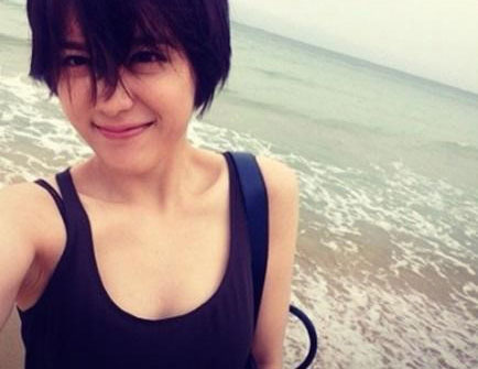 시카고 타자기 양진성, 검정 나시티...바닷바람 만끽하며 시크한매력