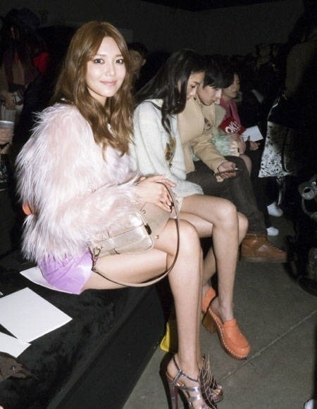 스타일팔로우 수영, 눈부신 옆라인...길쭉한 고속도로 각선미