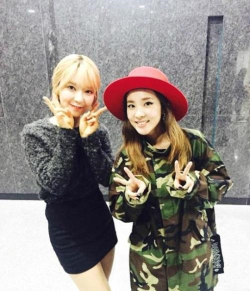 원스텝 산다라박, 초아와 인증샷 "우열을 가릴 수 없는 완벽 미모"