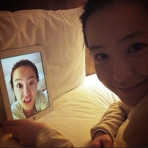 정유미, 화장기 없는 침대 셀카... "역시 윰블리"