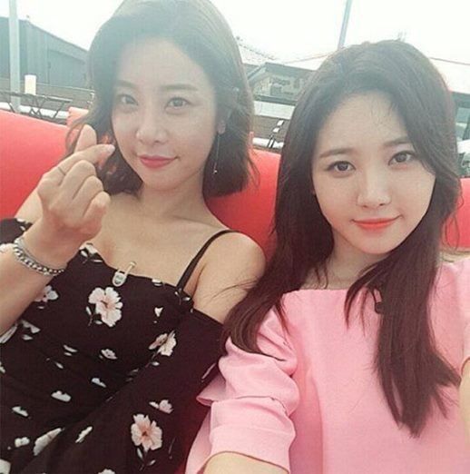 걸스데이 소진 유라, 쇄골 드러낸 채...백옥 같은 피부 사랑의 하트뿅뿅