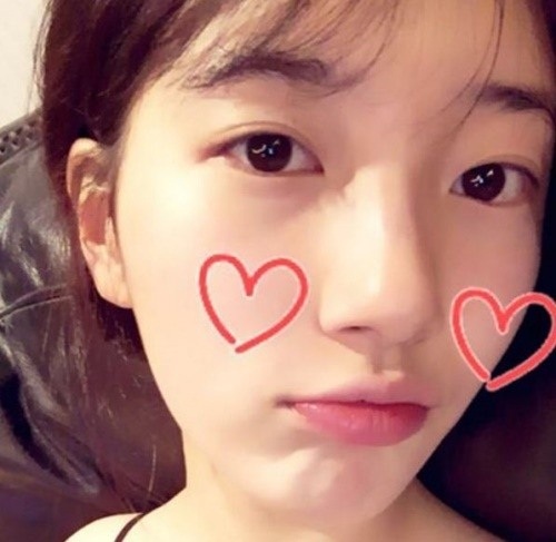 이민호 수지 꾸준한 사랑… 볼에 하트 넣고 꿀피부·청초미 발산 '반할 수 밖에'