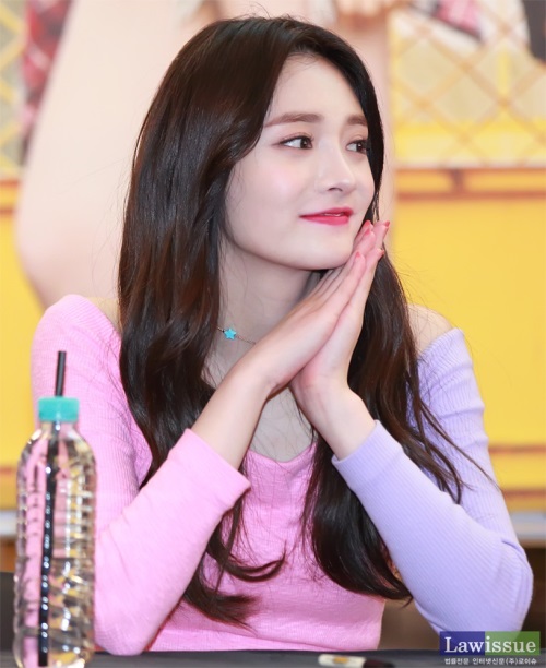 올드스쿨 프리스틴 주결경, 쯔위와 닮은꼴 외모? 사진 보니 '이럴 수가'