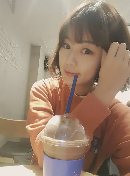 남호연 구혜리 열애, 커피 한 잔 들고 눈부신 미모 자랑 '내 머리 미안'