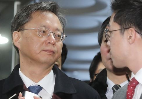 검찰, 우병우 구속영장 청구.. 구속 여부 이르면 12일 결정