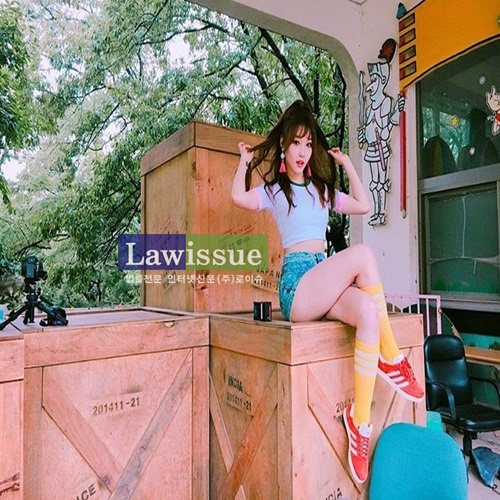 김청하, '매끈한 고속도로 각선미...머리 늘어뜨린 뇌쇄적 매력'