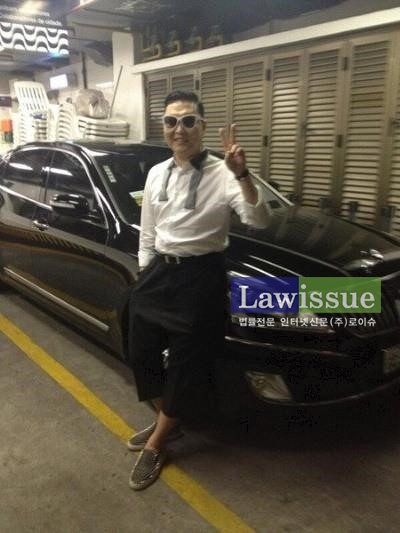 타이틀곡은 뉴페이스 싸이, '8부 바지에 독특 안경 쓰고...방탄차 첫 경험'