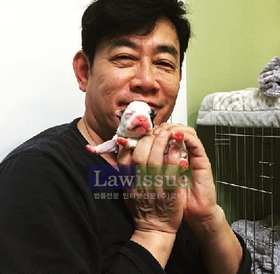 정글의 법칙 이경규, 애기불독과 다정하게...그의 반려견 사랑