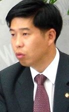 “MB 사죄하라” 고함친 백원우, 민정비서관 임명