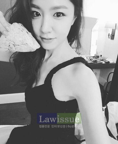 서지혜, 민소매 의상 입고...한쪽으로 쓸어넘기 머리