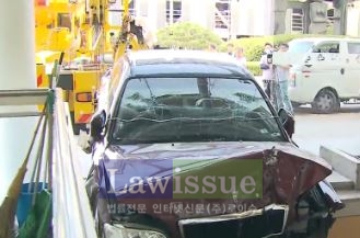 일산백병원 차량 돌진 "면허의 문제 아니고 상식의 문제...오른쪽 다리 깁스하고 운전을 왜" 질타 이어져