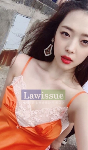 설리, 슬립원피스 강렬한 레드립...부러질 듯 쇄골 멍한 표정 '청초해'