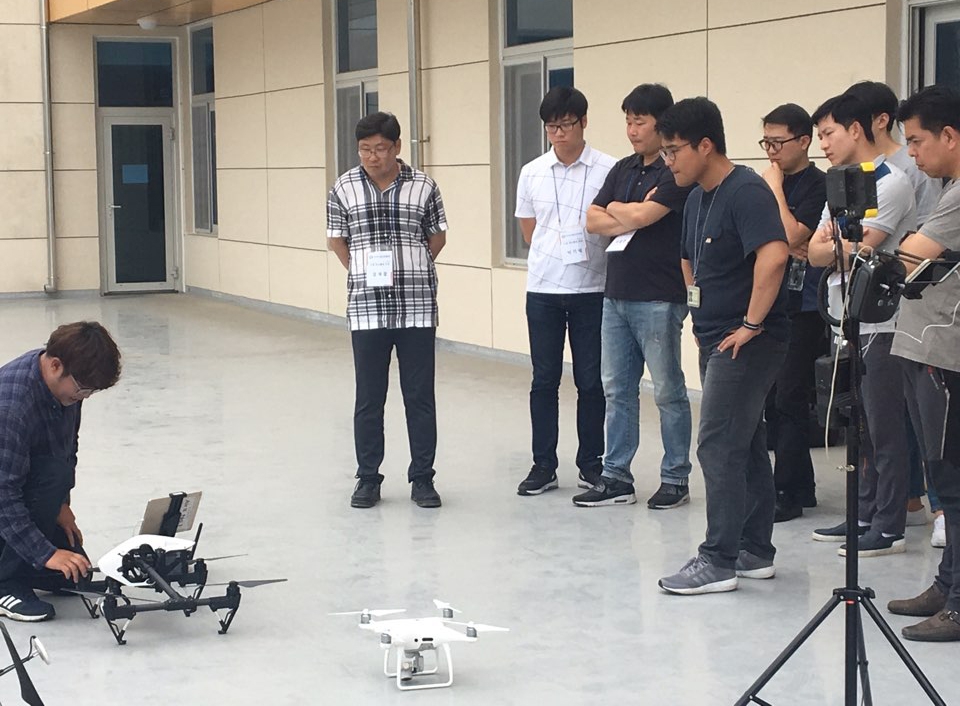 지난 5일과 6일 이틀 동안 열린 공단 임직원들을 대상으로 ‘4차산업혁명 대비 핵심인재 양성을 위한 드론 항공촬영 교육’ 장면.(사진=한국시설안전공단)