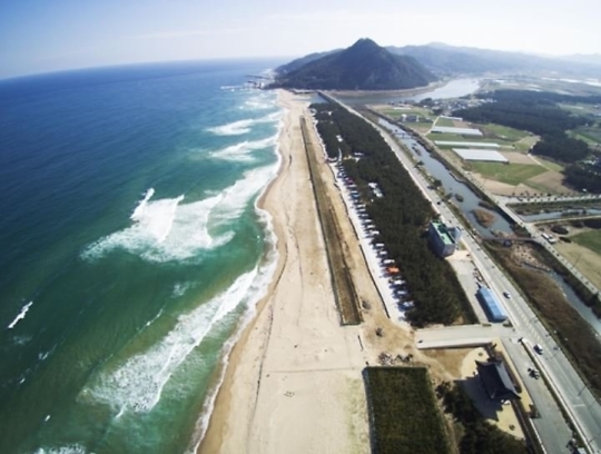 고래불 국민야영장, 풍처럼 둘러쳐진 솔밭끼고...명사이십리가