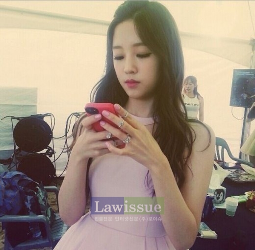 박보람, '산들산블 핑크원피스...휴대폰 보면 상큼미폭발'