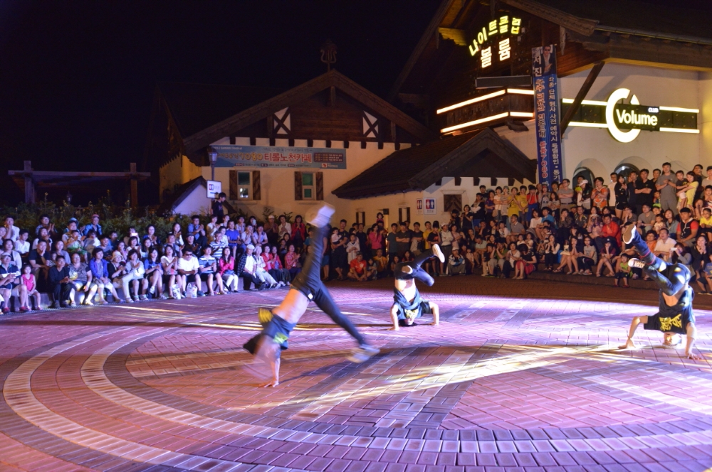 무주덕유산리조트가 7월 21일부터 8월 19일까지 30일간 ‘Summer Festival’을 진행한다.(제공=부영그룹)