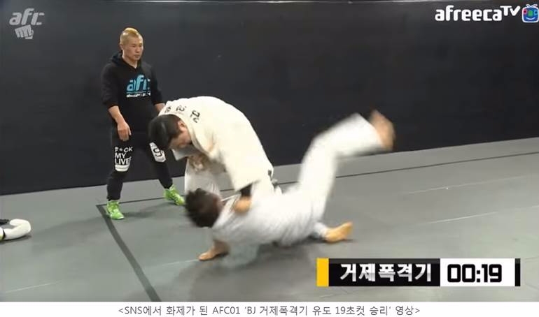 ‘지옥의 3분을 버텨라’…아프리카TV, 격투기 대회 AFC 시즌2 개최