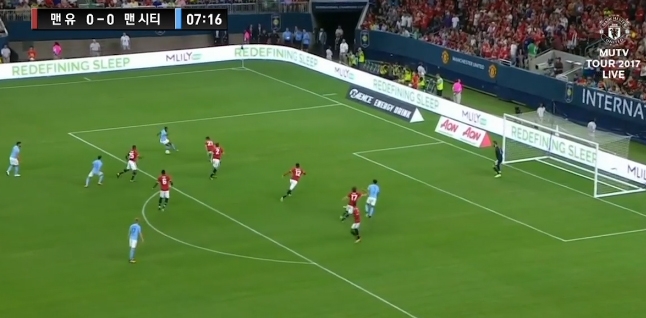 맨유 맨시티, 美 현지에서 맞불...승리의 여신은 맨유로 기울었다