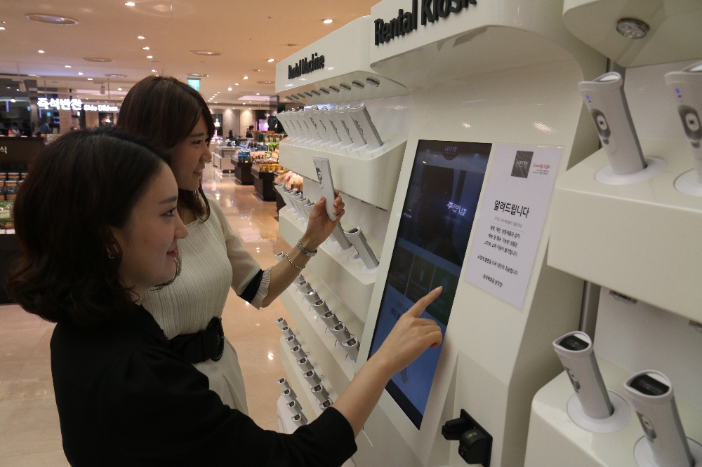 스마트 쇼퍼 이용 이미지.(사진=롯데백화점)