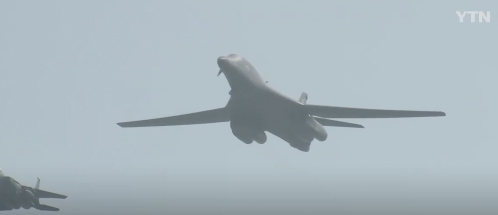 북한 ICBM 미사일 도발, '죽음의 백조 출격에...사드 요격시험 성공까지'