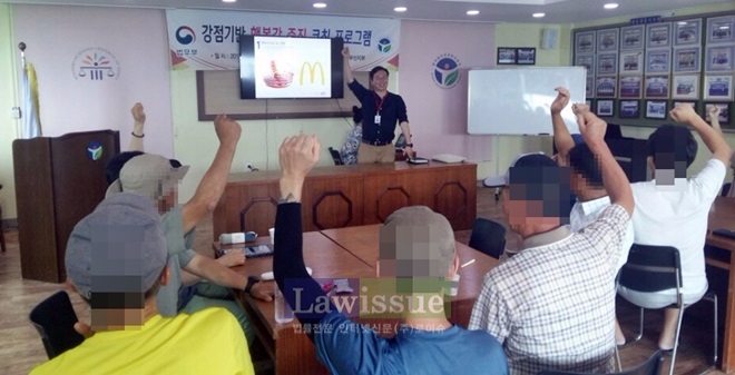 강점기반 행복감 증진 코칭 프로그램을 진행하고 있다.